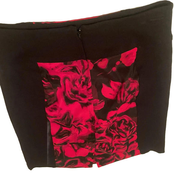 Cache Black / Red Floral Flower Print Skirt Size 6 - Picture 4 of 4